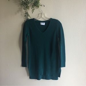Old Navy Textured V-Neck Tunic Sweater in Deep Green